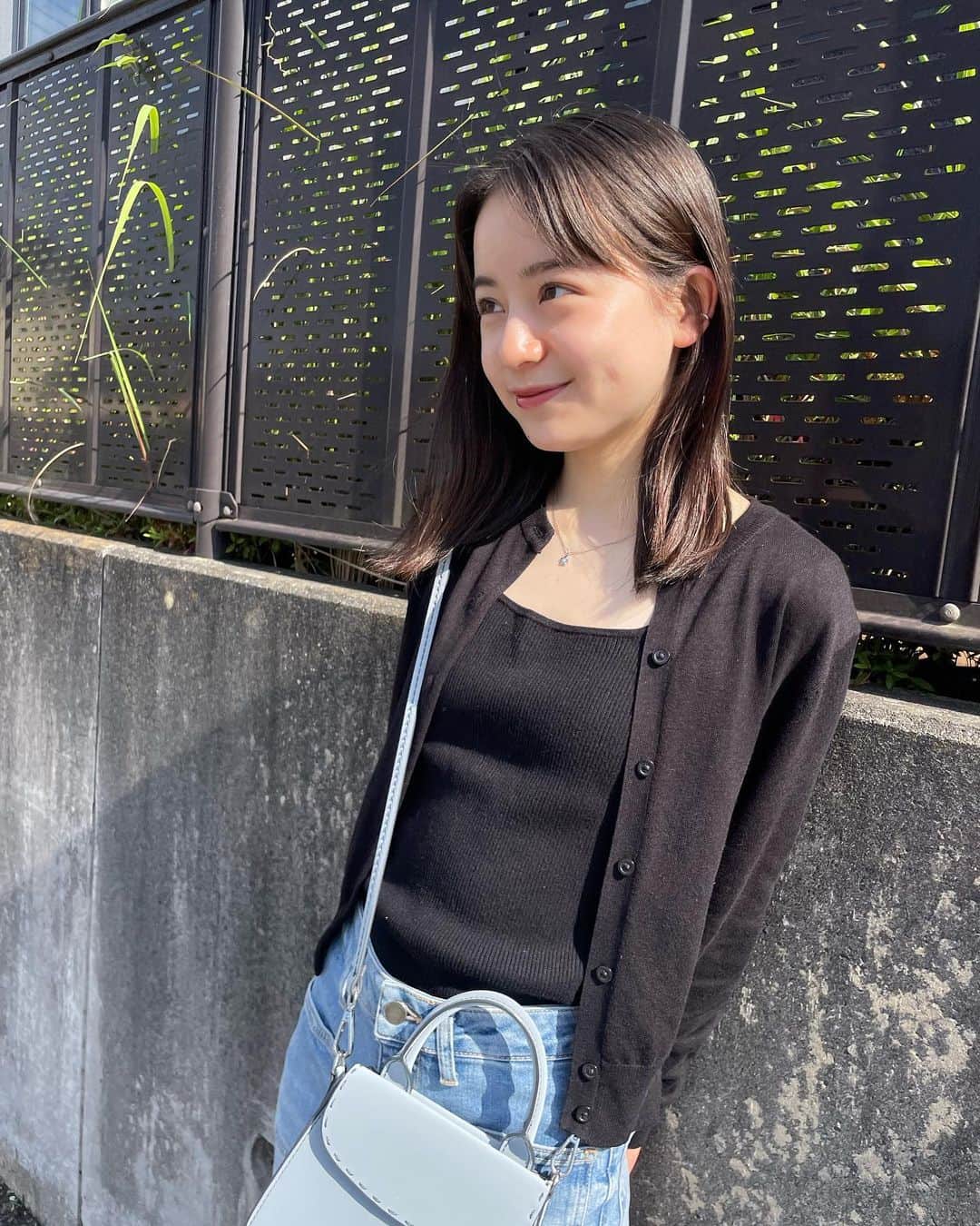 のインスタグラム：「‪‪☺︎‬ 久しぶりになってごめんなさい💦 最近ジメジメした日が多くて湿気との戦いです、、、 もう夏がすぐそこだと思うと、時の速さに驚いてます笑 夏は暑いけど、結構好きなので楽しみですෆ‪」