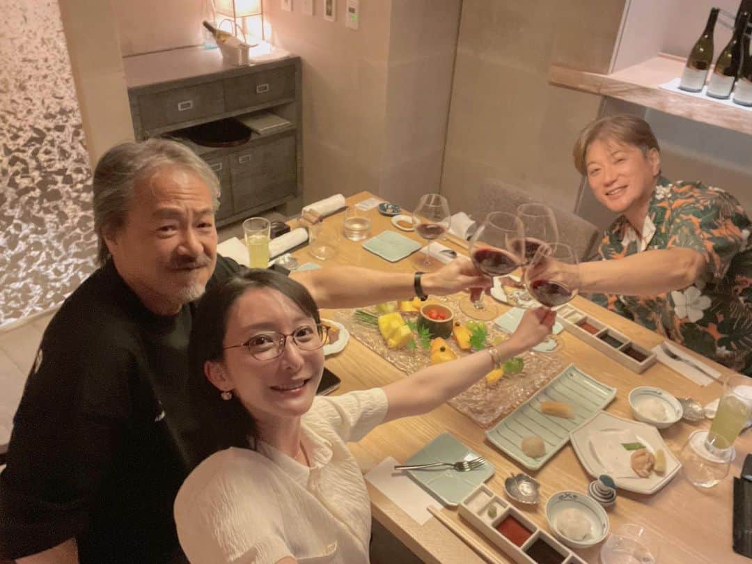 松澤千晶のインスタグラム：「坂口博信さんと松野泰己さんと乾杯🥂  私のタクティクスオウガ反省会から中山美穂のトキメキハイスクールまで、話題が豊富で楽しかったです。笑」