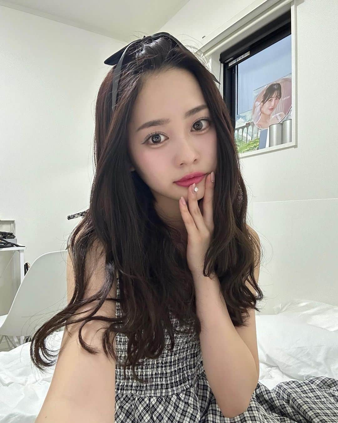 ユリナのインスタグラム：「いつも自然にエクつけてくれるの天才さん👶🏻✨ まつ毛もあげてネイルも変えて女の子してきた〜🫶🏻」