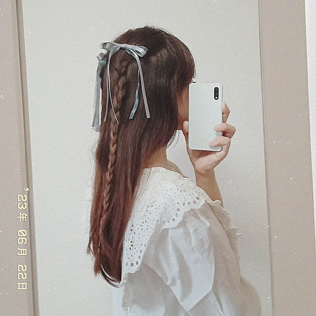 sweet_strawberryさんのインスタグラム写真 - (sweet_strawberryInstagram)「🎀🎀最近このブリッぶりなリボンヘア気に入ってる😄  🟨24時間テレビのチャリティーシャツ 2023年👕🌼 今年のが売ってるの見た！けど、…ん？どうした？なんか普通にかわいいデザインに驚いた。 今まで一度もチャリティーシャツ買ったことない。 みんなは24時間テレビのTシャツ買ったことある？？ １回、武道館の観覧チケット貰ったけど、ほんとに行きたい！って人にあげた。」6月22日 19時47分 - sweet_strawberry