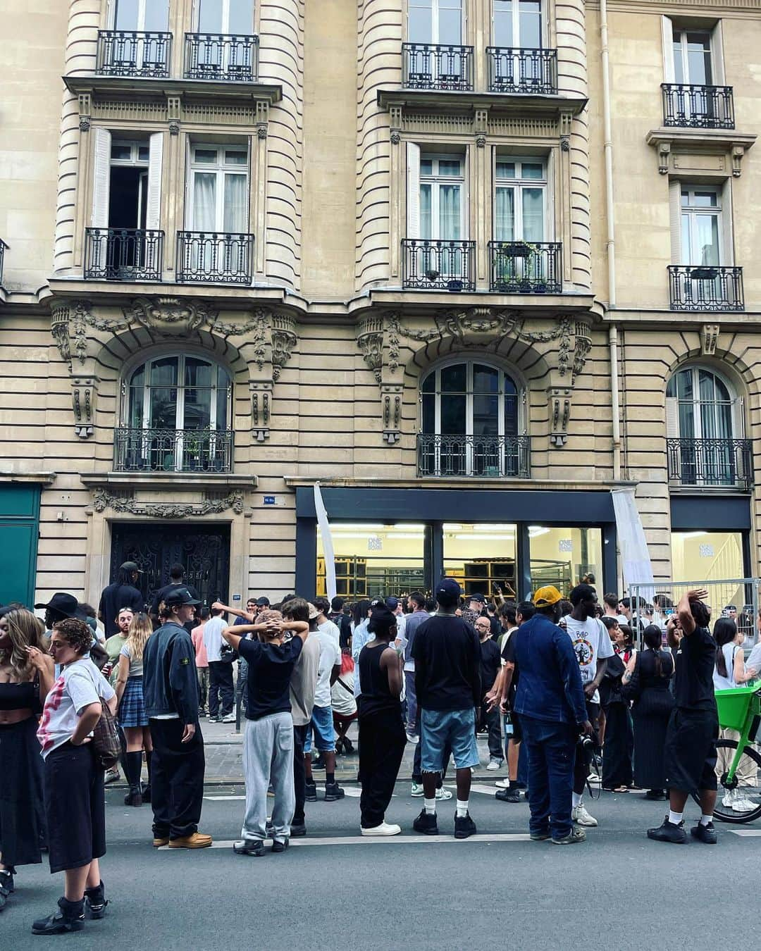 小堺大輔さんのインスタグラム写真 - (小堺大輔Instagram)「. PARIS FASHION WEEK® 2023  MENSWEAR SPRING/SUMMER 2024  AURALEEのSHOWと @auralee_tokyo   Acne Studios SS24 Men’s Presentation & Cocktail partyに行ってきました。 @acnestudios   Fashonweekのパリ！ 始まりました！  @parisfashionweek  #parisfashionweek」6月22日 20時11分 - daisuke_kosakai