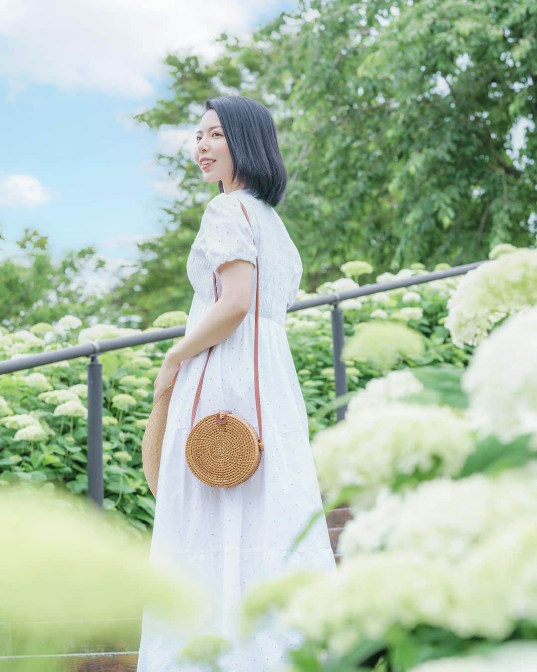 和希優美のインスタグラム：「そろそろ梅雨の終盤かな☂️  でも、やっぱり 晴れてる方が好きですね😂  さて！ 先日の💠お台場の紫陽花階段💠　 ⁡ ⁡ この写真も2年前に撮った シンボルプロムナード公園ですが。✦ ⁡ ホワイトの紫陽花階段も 素敵なんですよね！  梅雨に負けずに 乗り切りましょう！ ┈┈┈┈┈┈┈┈┈┈┈┈┈┈┈┈┈ ⁡ 📍  シンボルプロムナード公園 📮  東京都江東区青海1丁目2-5  ※青海一丁目交差点付近 🚃　東京テレポート駅徒歩4分 ⁡ ┈┈┈┈┈┈┈┈┈┈┈┈┈┈┈┈┈ いいね、コメント 有り難うございます ◡̈✩ フォローは @kazukiyumi から フォローしてください𓂃♡ ⁡ 気になったり、 あとでゆっくり読みたい人は 忘れずに！ 保存してくださいね🏷✨ ⁡ ┈┈┈┈┈┈┈┈┈┈┈┈┈┈┈┈┈ ⁡ #hydrangea #紫陽花 #TOKYO #東京 #お台場 #odaiba #アジサイ #シンボルプロムナード公園  #best_moments_flora_m  #ojo_flowers #wp_flower #top_favourite_shots #rainbow_petals_  #私の花の写真 #はなまっぷ #flower_special_ #team_jp_flower #jalan_travel  #retrip_nippon #rakutentravel #visitjapanjp #ptk_japan #team_jp_  #art_of_japan #japan_of_insta #japan_daytime_view #wonderful_places #nipponpic  #広がり同盟」