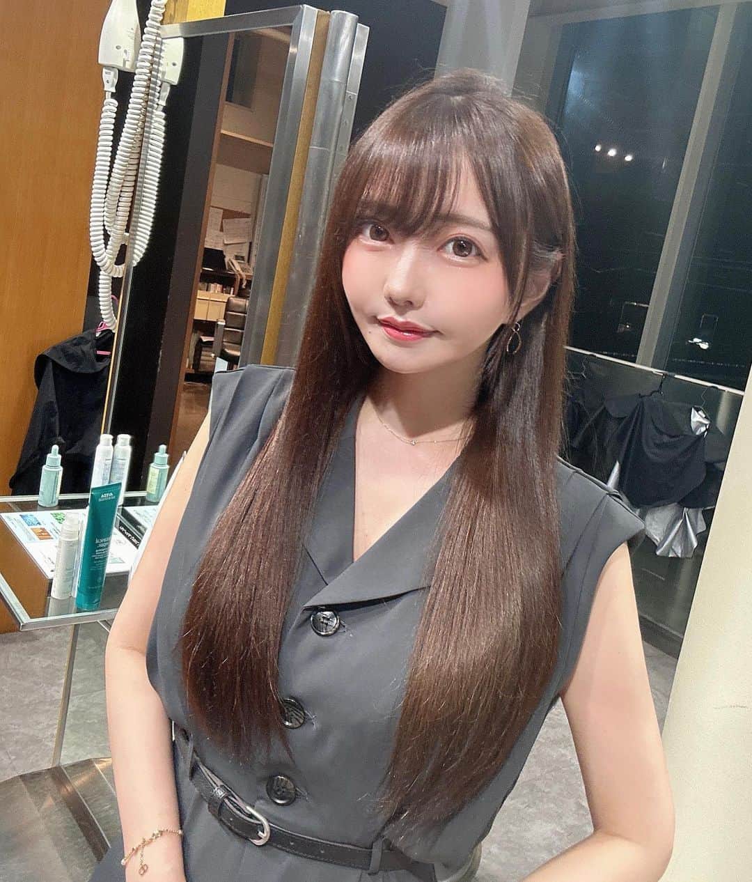 遠藤 玲奈 /endo renaのインスタグラム：「今日ちょっと冷えるねえ 風邪ひかないようにね☻！  先週、髪染めた✌︎︎︎ いつもサラサラにしてくれて ありがとうございます〇 @aveda_yugokishi  .」