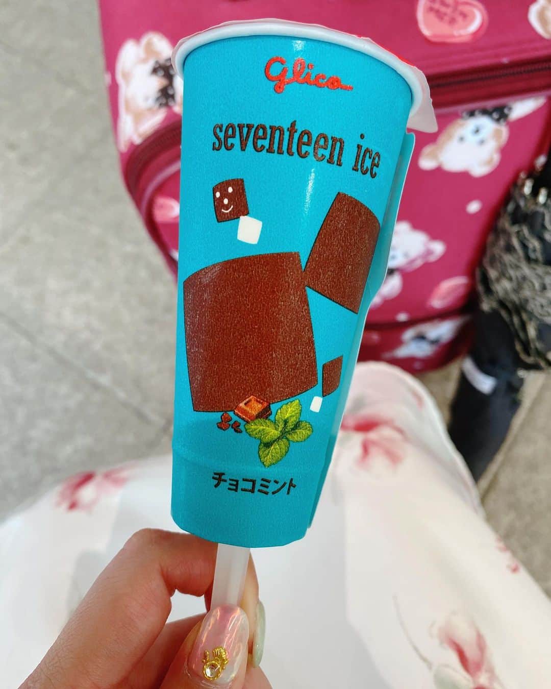 狩野茉莉さんのインスタグラム写真 - (狩野茉莉Instagram)「アイスが本当に美味しい！チョコミント好き✨  #アイス #チョコミント #セブンティーンアイス」6月22日 20時08分 - marimari_kano