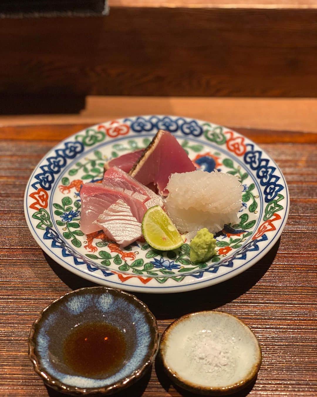 前川由希子さんのインスタグラム写真 - (前川由希子Instagram)「・ うち山さんへ🍽 @uchiyama0831   美味しかったー！ 楽しかったー！ いい夜やったー！  お任せ8品で6,600円。 〆のごはんは付いてないから、 追加注文するかどうかは3品目までに決める。 もちろん食べる！！ とうもろこしご飯と迷いつつ、 真鯛の新生姜のご飯にしました🍚  鰻とクレソンの手巻き、 とうもろこしの冷製茶碗蒸し、 お代わりしたいくらい🫶 土鍋ごはんも、出汁茶漬けにもできて、 2度美味しい🫶  私はお酒飲めないから、 飲める人と行きたいなぁ、と思ってたお店。 …飲めないとなんだか肩身狭いやん😭 結果、西新トークで盛り上がり、 大満喫でした。 また行く❤️  @uchiyama0831  #お料理うち山  #うち山  #和食コース  #土鍋ごはん  #福岡グルメ  #福岡和食  #福岡ディナー  #赤坂グルメ  #赤坂和食  #赤坂ディナー  #時差投稿」6月22日 20時09分 - maekawa.yukiko