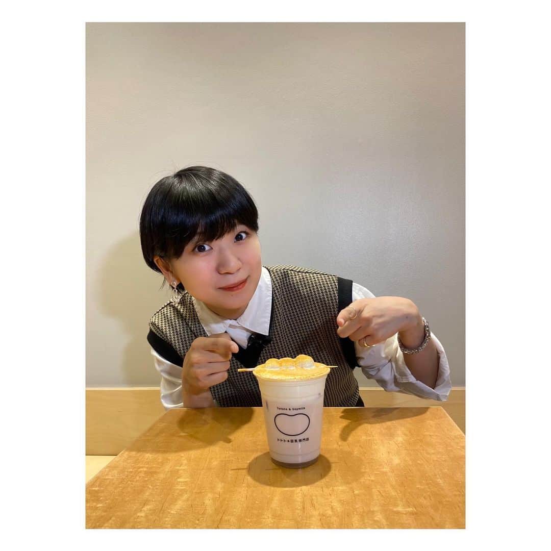 木原実優のインスタグラム：「◢◤#あしたのZIP!◢◤ 木原担当です🌱 私、本当に豆乳が大好きなのでごずっと褒美みたいなロケでした！ みんなも豆乳を飲もう！！  #ZIP特集 は… 気がつけば広がっている豆乳人気！  色々なフレーバーが増えていたり専門店もオープン！ 飲みやすく進化した秘密を探るため豆乳工場に潜入！  さらに！夏におすすめの簡単豆乳料理もご紹介！ 人気とおいしさの秘密を調査！！  ⏰あさ7時15分ごろです！ #ZIP!🤲🏻💕 #木原実優」