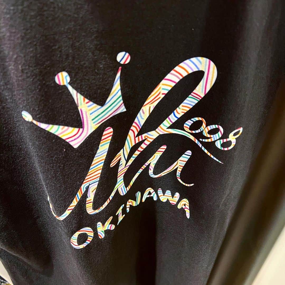 のインスタグラム：「そして、、、お待たせ致しました！ こちらも全サイズ(S M L XL) 今夜から販売を再開します。  #ilu098 #黒tシャツ #沖縄 #沖縄ファッション #okinawalife」