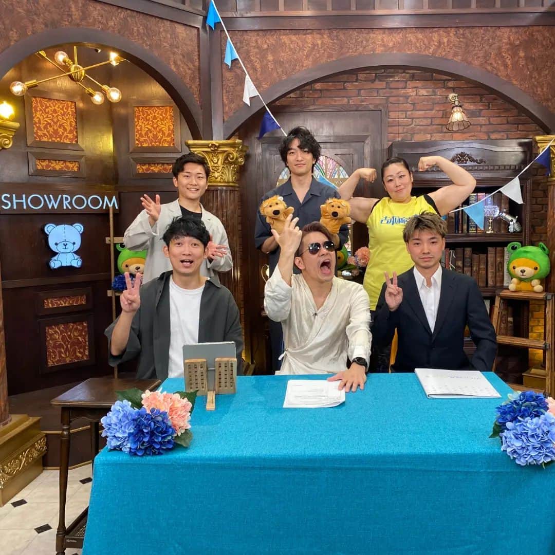 ぢゃいこのインスタグラム：「行って参りました🙋 憧れのSHOWROOMスタジオ!!!! 皆さんの応援のお陰で番組の出演権を獲得させて頂き《聞いてよ、兄さん！～NON STYLE石田とブロキャス！！吉村～》に出演して参りました👏 夕方からの番組だったので、早めに大阪を出て昼頃に東京入り🗼🚄 いつも行く場所へも行けて、番組もあっと言う間の楽しい時間で、本当に本当にありがとうごぢゃいました!!!!!! #SHOWROOM #SHOWROOM特番 #ぢゃいこ #吉本新喜劇ぢゃいこ #吉本新喜劇」