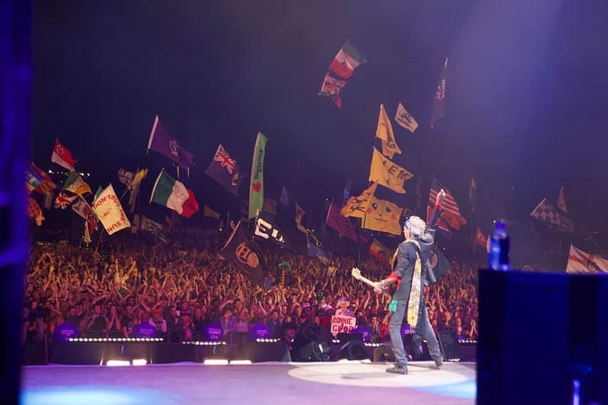 キース・リチャーズのインスタグラム：「Throwback to June 2013  Glastonbury!」