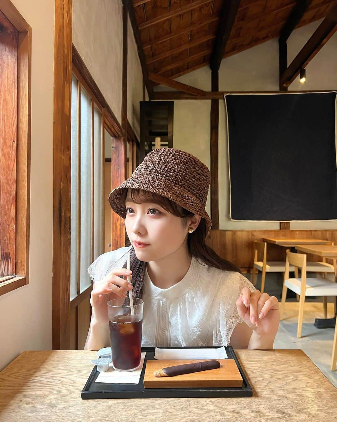 志賀可奈子さんのインスタグラム写真 - (志賀可奈子Instagram)「🧸  ここのチョコレートがコーヒーと相性抜群で☕️🤍 チョコレート美味しいよね！ね！って話で盛り上がった🧒🏻  アイスコーヒー巡りしたいな〜  #knotcafe」6月22日 20時25分 - kanapan_ya