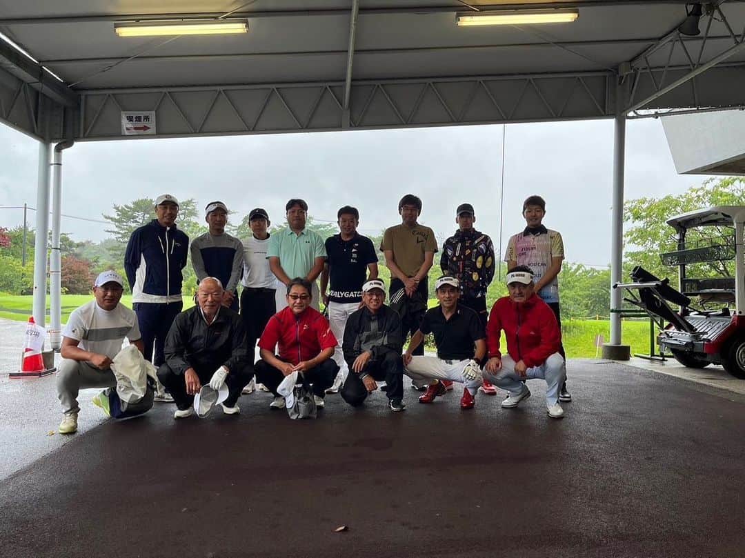 宮本慎也のインスタグラム：「今日はゴルフ甲子園という高校野球OBのゴルフ大会⛳️  PL学園Bチーム優勝🏆  8月の決勝ラウンド進出^_^  先輩後輩と楽しい一日でした^_^」