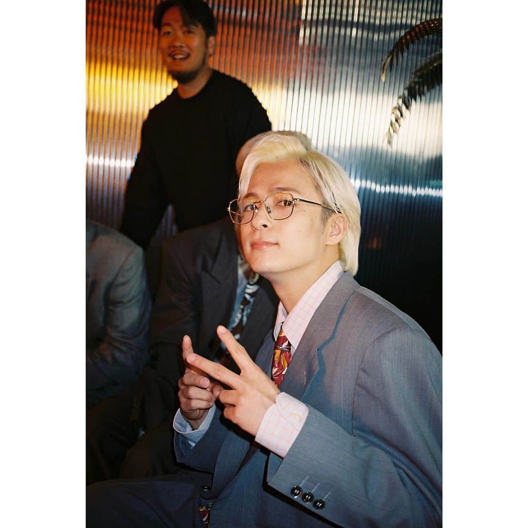 和田颯のインスタグラム：「. ハイボールブギのMV公開されましたが皆さん見ていただけたでしょうか？ なかなか面白い事になってると思うのでまだの方は是非チェックして下さい＾＾  #ハイボールブギ #Da_iCE」