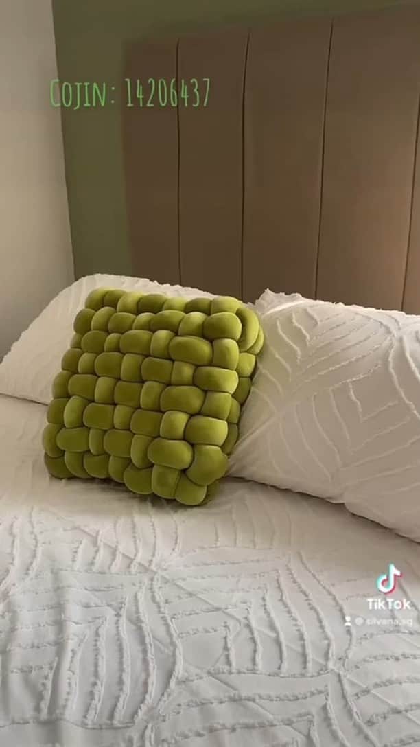 SHEINのインスタグラム：「Bedroom Haul! 🛏️🛍️ Which cozy finds would boost the bliss factor in your home? 👇 @silvana.sg  🔎14206437 9907533 11016398 14206437  #SHEIN #SHEINforAll #SHEINstyle #fashion #chic #saveinstyle  credit: silvana.sg （TIK TOK）」