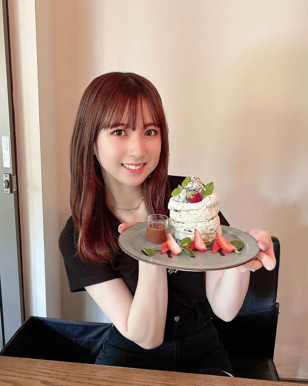 永野芹佳さんのインスタグラム写真 - (永野芹佳Instagram)「🥞🌱  ここのお店のパンケーキ ほんとに美味しくて大好き🫶🏻  #チョコミント #パンケーキ」6月22日 20時40分 - iroziro_serika