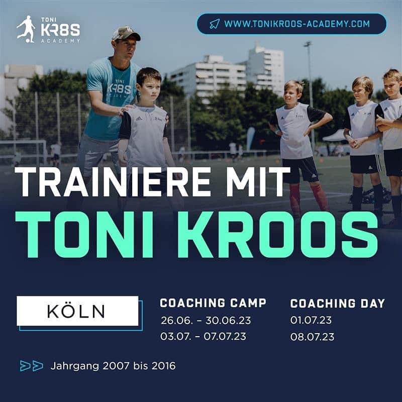 トニ・クロースさんのインスタグラム写真 - (トニ・クロースInstagram)「Ferien-Camps und Trainingstage in Köln und Rostock 👉 www.tonikroos-academy.de   Trainiere mit Toni in Köln und mit seinem Bruder Felix oder seinem Vater Roland in Rostock ⚽️💪  Trainiere wie die Profis mit von Toni ausgewählten Übungen, einer Academy Trainingsausrüstung von adidas und coolen special Acts 👀  Verschiedene Termine im Juni, Juli und August.  Wir sehen uns dort 👋  #kroos #fussball #fussballcamp #köln #rostock #nrw #mv」6月22日 20時49分 - toni.kr8s