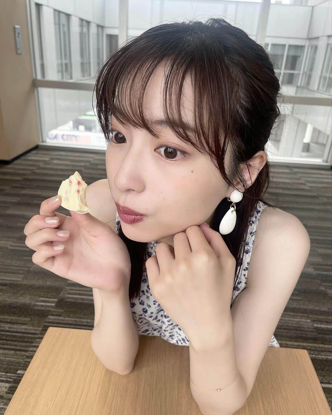 林佑香さんのインスタグラム写真 - (林佑香Instagram)「可愛くて美味しいお菓子いただきました🍓☺︎  今週も1週間ありがとうございました🐾」6月22日 20時49分 - yuka.hayashi_