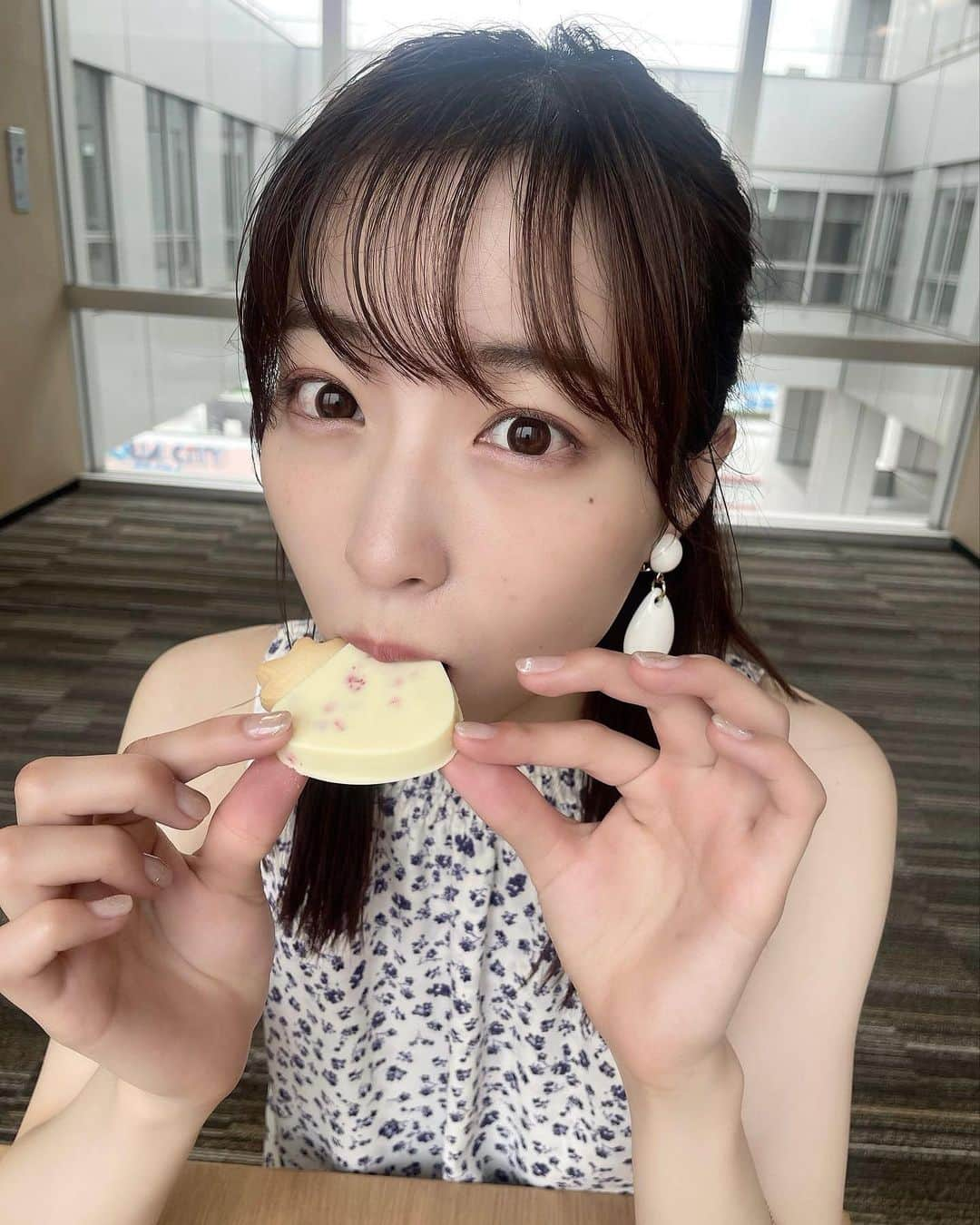 林佑香さんのインスタグラム写真 - (林佑香Instagram)「可愛くて美味しいお菓子いただきました🍓☺︎  今週も1週間ありがとうございました🐾」6月22日 20時49分 - yuka.hayashi_