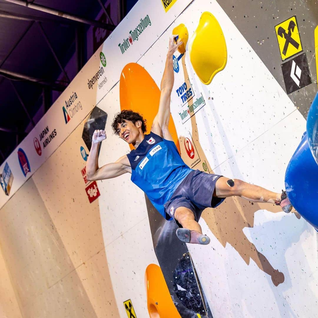 楢﨑明智のインスタグラム：「I could stand on the podium at the final round of the World Cup Bouldering in Innsbruck! It's been 6 years since I last achieved second place🥈  This season started off pretty well with an 8th place in the 1st round Hachioji. However, I got injured during the Seoul and things didn't go as planned😔  Nevertheless, I managed to recover and reach the finals, which makes me very happy and gives me confidence! I am grateful to everyone who supported and cheered for me. Thank you very much🙏🏻  I will work hard to prepare and approach the coming World Championships in the best condition💪🏻  Congratulations  🥇 @anraku_sorato  🥉 @sam_avezou   ワールドカップボルダリング最終戦のインスブルックで表彰台に立つことができました！ 6年ぶりの2位です🥈 今シーズンは初戦の八王子は8位とまずまずの滑り出しだったのですが、ソウル戦で負傷してしまい、その後なかなか思い通りにいきませんでした😔 しかし何とか復調でき、決勝まで上がれた事は本当に嬉しいですし自信になりました！ これもサポートや応援してくださった方々のおかげです。ありがとうございました🙏🏻  次の世界選手権までしっかり調整しベストな状態で臨めるよう頑張ります💪🏻  📸📸 ①③ @janvirtphotography  ②④ @vladek_zumr   #日新火災　@movesport_jp  @frictionlabs」