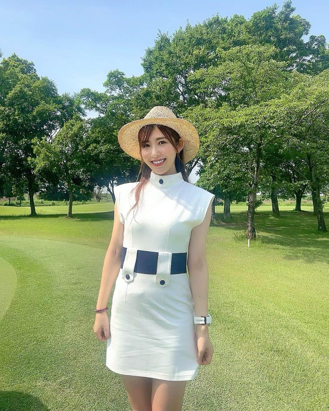 千代田唯のインスタグラム：「6月千代田カップ⛳️ by @smilegolf2018  ご参加くださった方々ありがとうございました🌸🌸  ウェア👗 @jointspace_golf   今回は埼玉の富貴ゴルフ倶楽部にて開催！ 池に亀がたくさん居て可愛くて癒されました🐢💕  なんとなんと、、 今年初のバーディー🎉🎉🎉 すごく嬉しかったです‼︎ そして、お天気を心配していたのですが今回も晴れましたよ☀️よかった♡ えっと、、、日頃の行いが良いみたいでーす🙋‍♀️🧡笑  ランチは大好きなお蕎麦と、もちろんビール🍺 夏は冷たいものが身体に染み渡りますね😊  優しいメンバーの皆様のおかげで とても楽しい1日を過ごすことができました😊✨ 来月と再来月もよろしくお願いします❣️  まだ秘密ですが、 9月は誕生日月なのでスペシャル企画あるかも？✨✨ 是非ご参加頂けましたら嬉しいです❣️❣️  #千代田カップ #スマイルゴルフ #麦わら帽子#jointspace #ゴルフウェア#ゴルフ女子#ゴルフコーデ #ゴルフ好きな人と繋がりたい#ゴルフ大好き#ゴルフ女子コーデ#ゴルフスタグラム#スイング動画#バーディー」