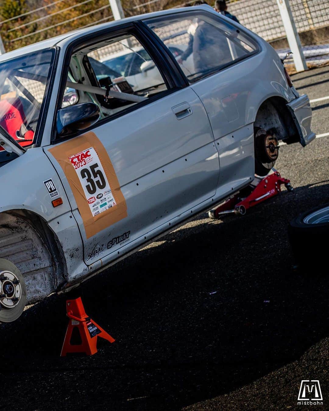 mistbahnさんのインスタグラム写真 - (mistbahnInstagram)「_ 坂の上下右左 Honda EF9 CIVIC SiR _ 🚗: @proper__repair 📷: @mistbahn _ Shot on Jan-29 2023 🏁 "CTAC(Central Time Attack Challenge @central_time_attack_challenge )" Central Circuit (Hyogo, Japan). _ JP) 2023年1月29日、セントラルサーキットで開催されたCTAC(セントラル・タイムアタック・チャレンジ)にて撮影。 _ #ctac #ctac2023 #centraltimeattackchallenge #centralcircuit #セントラルサーキット #civic #hondacivic #シビック #ホンダシビック #efcivic #ef9 #ef #bseries #b18 #vtec #kanjo #kanjostyle #kanjoracer #kanjozoku #環状族 #timeattack #timeattackjapan #hondasontrack #trackcar #oldaschoolhonda #oldskoolhonda」6月22日 21時03分 - mistbahn