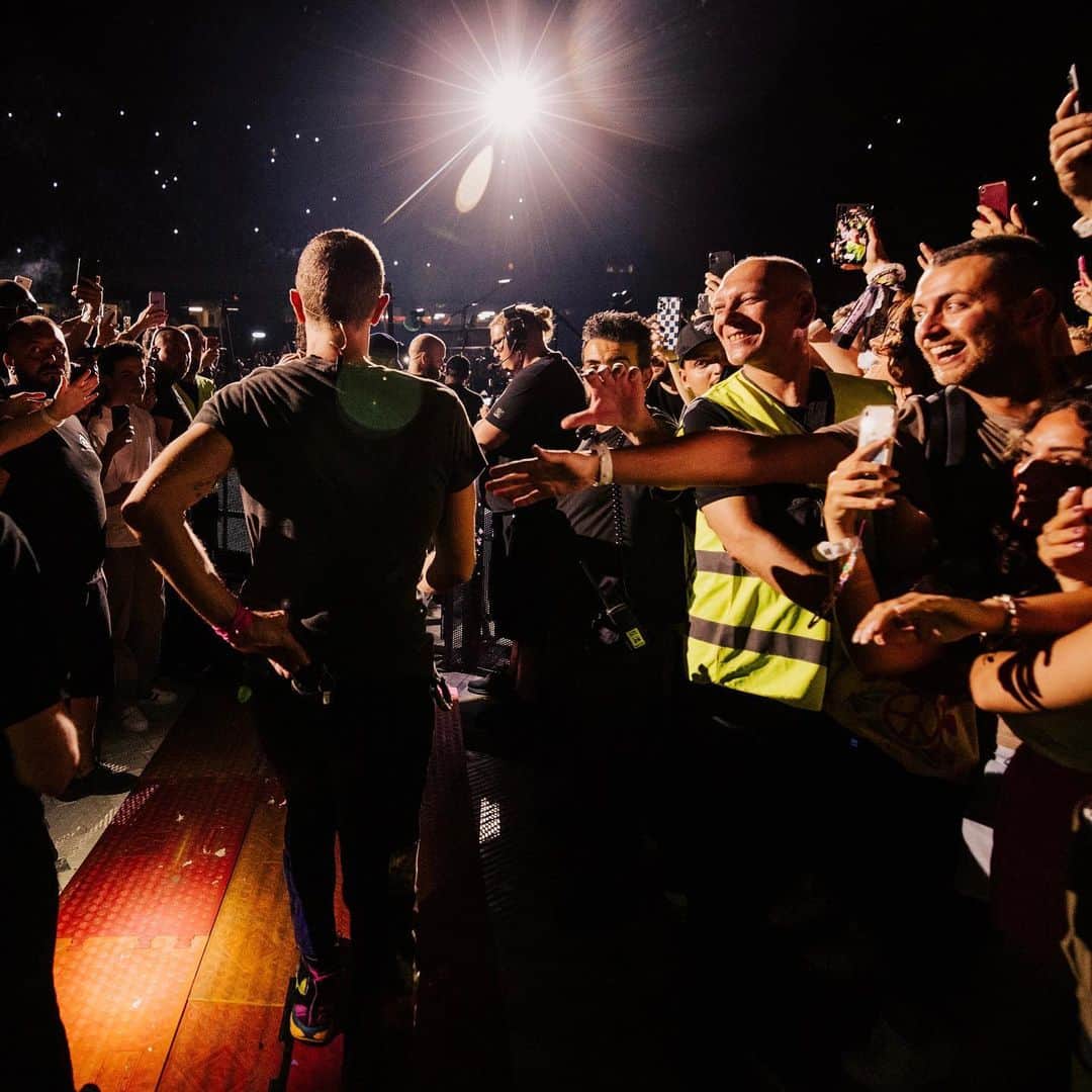 Coldplayさんのインスタグラム写真 - (ColdplayInstagram)「Show #90, Naples, Italy  📷 @annaleemedia  #ColdplayNaples #Coldplay #MusicOfTheSpheresWorldTour」6月22日 20時56分 - coldplay