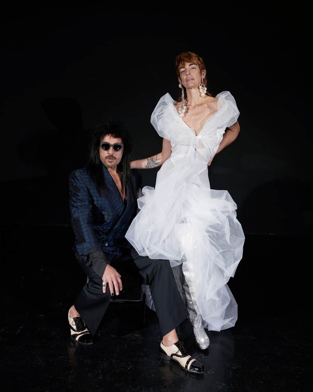 のインスタグラム：「Andreas Kronthaler for Vivienne Westwood 2023年春夏コレクションのルック２を着用したアンドレアスと、2023年秋冬コレクションよりオーダーメイドのANGELICA CLOUDドレスを着用したシビル・バック。　  Photography by @juergentellerstudio ⁠ Creative Partner: @doviledrizyte ⁠ ⁠@ndreaskronthaler @sibbyfresh  #AKVWSS23 #VivienneWestwood #ヴィヴィアンウエストウッド」