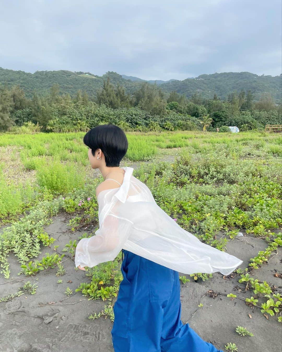 のインスタグラム：「・ One More Timeのミュージックビデオみてくれた〜?? ・ エモくて可愛くてめっちゃ素敵なMVなの🥺 あと少しで10万回再生💕 ・ #AMEFURASSHI #小島はな #台湾 #台北 #小岛花　#04」