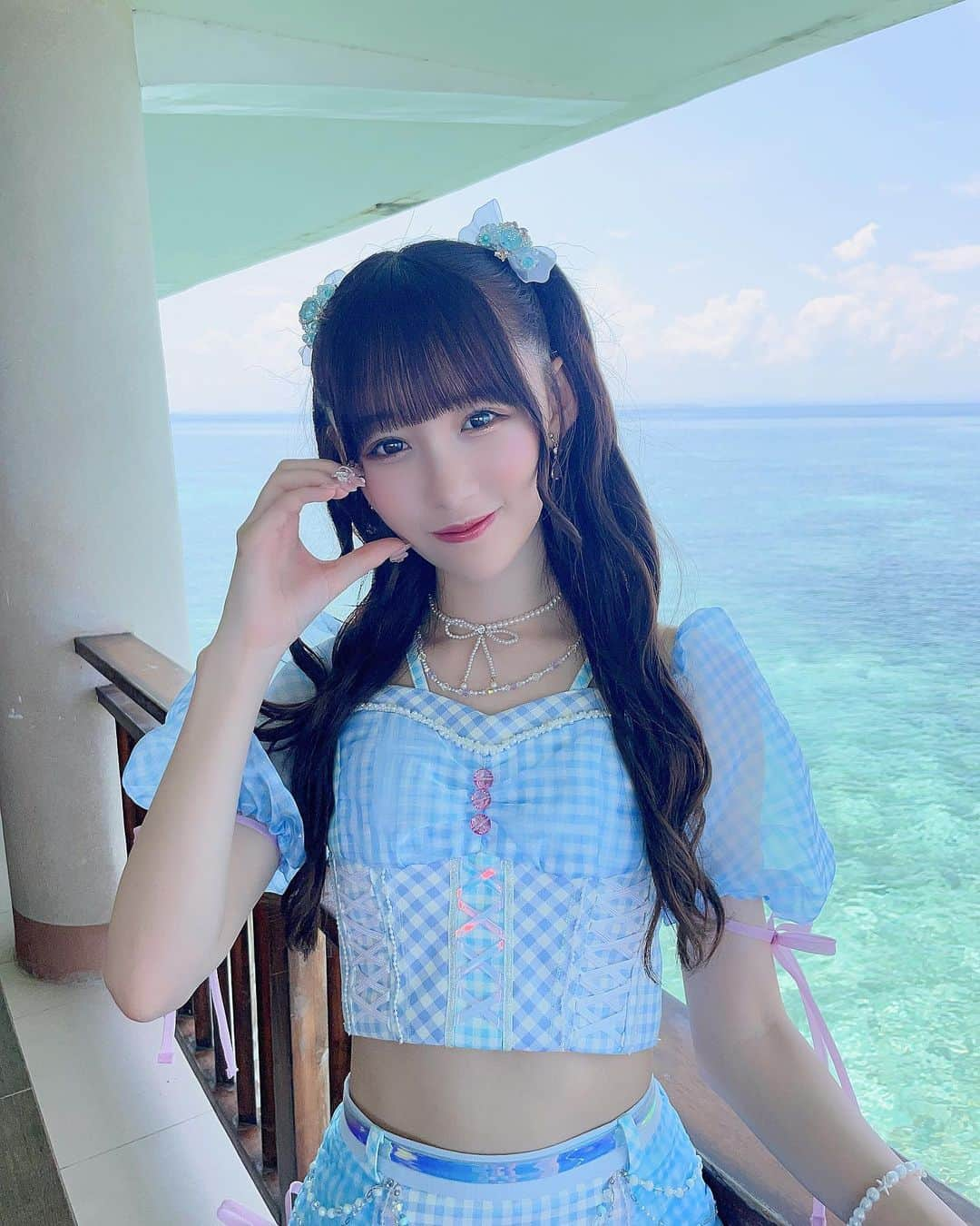 音嶋莉沙さんのインスタグラム写真 - (音嶋莉沙Instagram)「全身写真〜️☁️🫧  私的に、衣装の袖がパフスリーブになっていて ふわっとしてる所とピンクのリボンが着いている所がポイント♡♡ ⁡ 色合いもピンクと水色で可愛いんです！！ ⁡ 首元のアクセサリーも可愛い…♡   ハーフツインの髪飾りもリボンとハートが付いてて凄く可愛い🎀 ⁡ 全部かわいい☺️ 早くみんなにも近くで見てもらいたいな〜 ⁡ ⁡ ⁡ ⁡ ⁡  #イコラブ  #ナツマトペ」6月22日 21時10分 - otoshima_risa