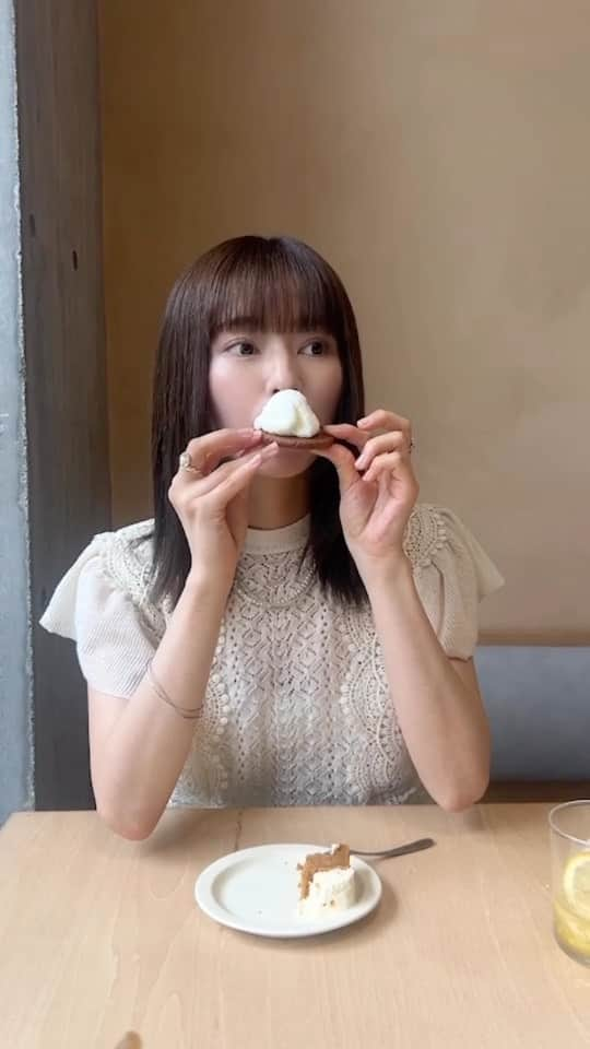 前田悠雅のインスタグラム：「前髪気になる🥹 #食べる前田さん」