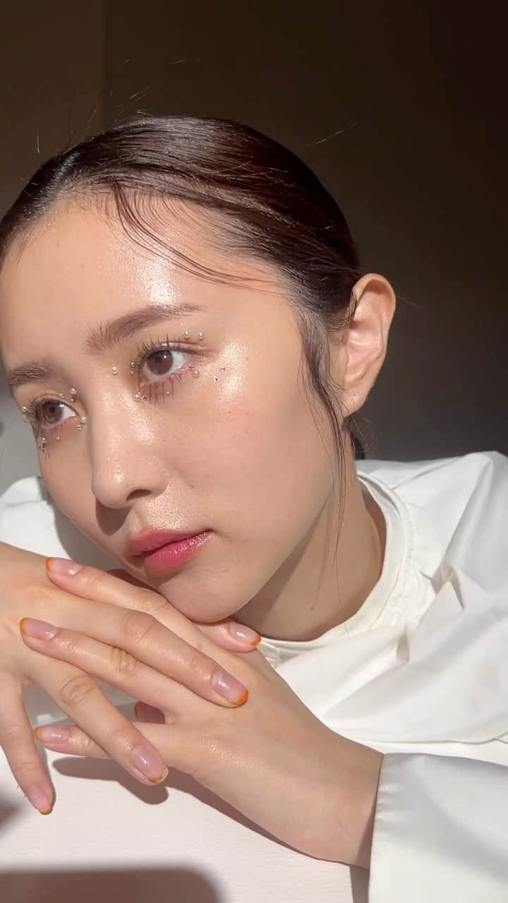 まつきりなのインスタグラム：「先日のビューティー撮影オフショ🫧  #makeup#cosmetics#beautymakeup#産毛アレンジ」