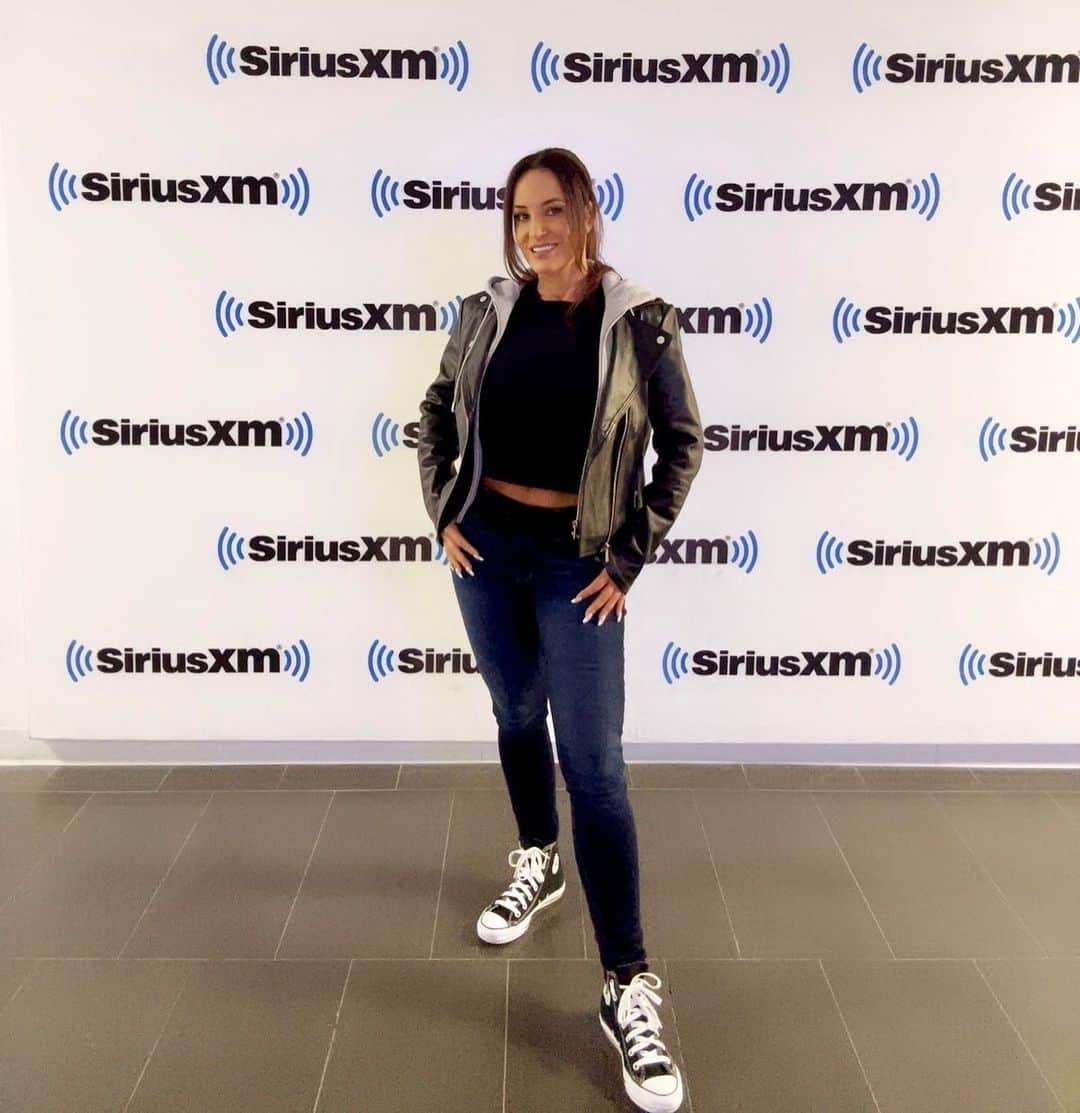 リサ・アンさんのインスタグラム写真 - (リサ・アンInstagram)「Good Morning from the @siriusxm studios 🎧 tune in to The Morning Men @maddogsportsradio   #siriusxm #morningmen #thereallisaann」6月22日 21時15分 - thereallisaann