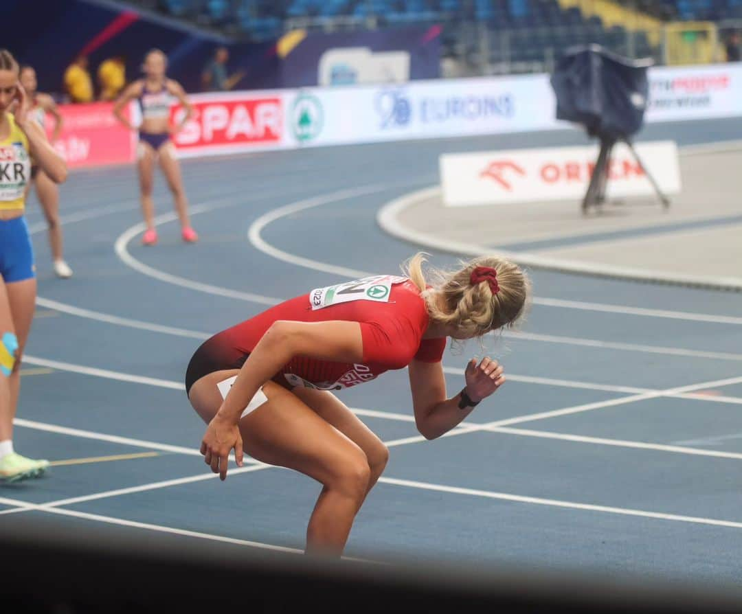 メッテ・グラスゴワールさんのインスタグラム写真 - (メッテ・グラスゴワールInstagram)「Not my best hurdle race (technical wise) but a 2nd place and another sub 13 👌 The relay was good and fun as always. SB for us, 2nd place and qualification for World Relays 👏 Next up: Nationals on Saturday. • #europeangames #europeanteamchampionships #dmugen #trackandfield #athletics #teamdenmark 📷 @martamariaab」6月22日 21時17分 - mette_graversgaard