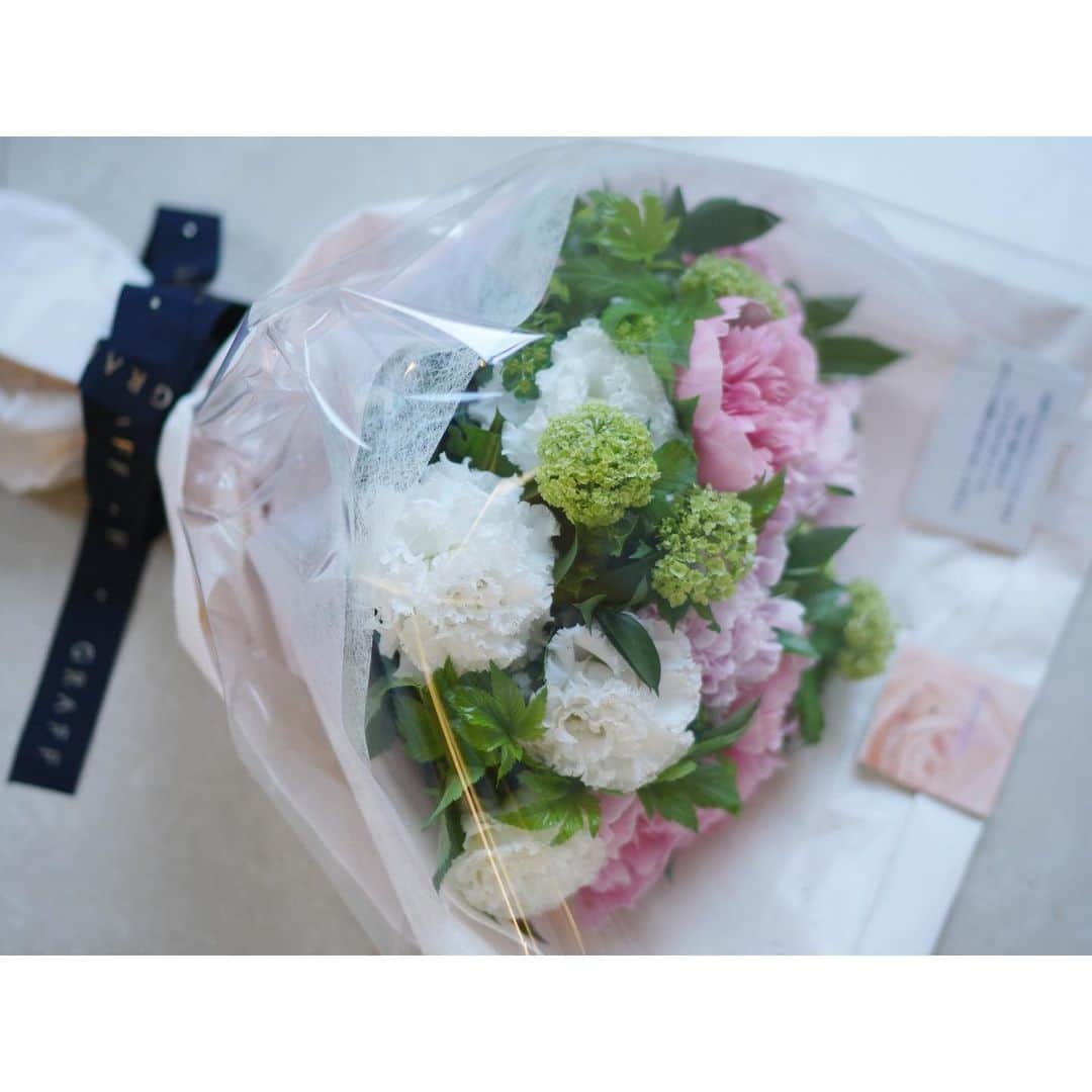 石井美保のインスタグラム：「大好きな担当様から美しいブーケが💗🙏🏻」