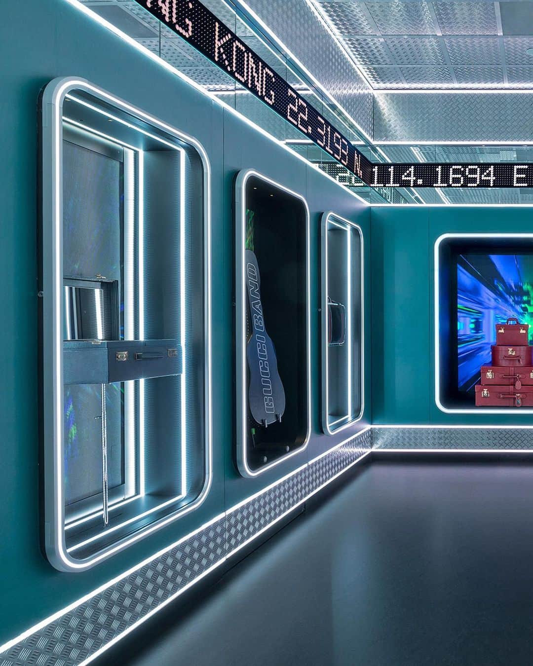 グッチさんのインスタグラム写真 - (グッチInstagram)「Within a travel-inspired room at the Gucci Visions exhibition in Florence, luggage pieces recall the House’s origins and ever-evolving voyage of discovery. Discover more at link in bio.   Located at Gucci Garden, Piazza della Signoria 10, 50122, Florence, Italy   #GucciVisions」6月22日 22時00分 - gucci