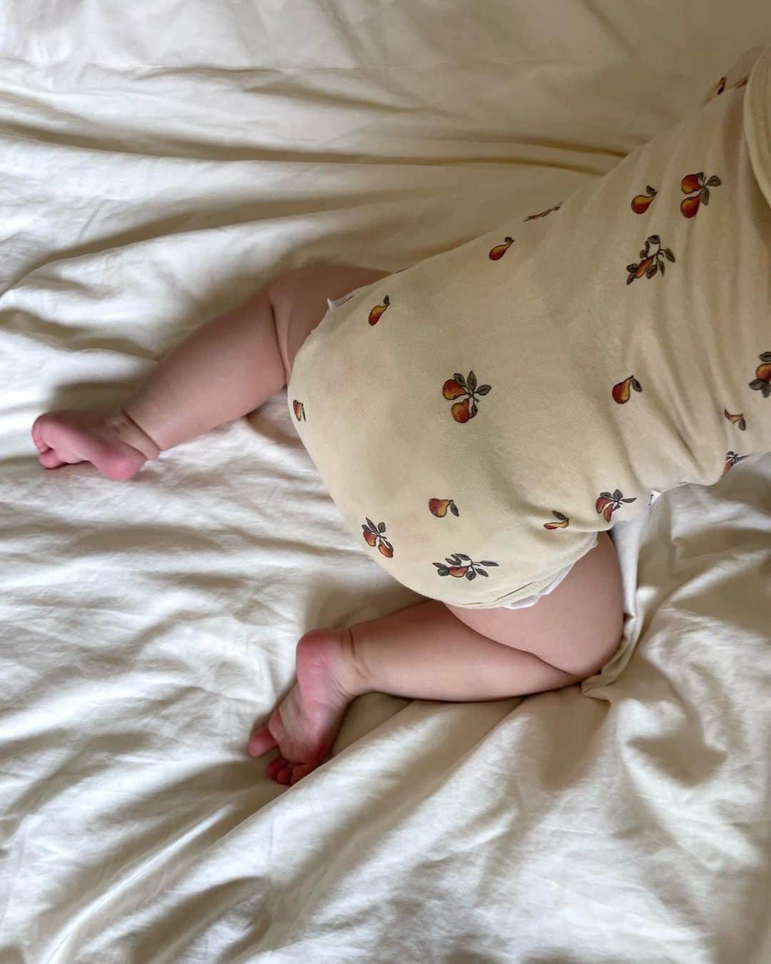 松尾 瞳さんのインスタグラム写真 - (松尾 瞳Instagram)「. 母の趣味のコンゲススロイドを着た かわいこちゃんたち👶🏻🍐👦🏻🐅💫  チビミのロンパースはポンタが赤ちゃんの時に、 ちょっと女の子ぽいけど赤ちゃんやしいけるかなと思って 買ったもののやっぱり女の子の方が合うかぁ、と思ったから将来妹に着せよう！！(謎の確信)と取っておいたもの😌💝  #コンゲススロイド #kongessloejd  #ベビー服 #子供服  #2歳差育兄妹 #兄妹  #令和2年生まれ  #令和4年ベビー  #ベビスタグラム #ママスタグラム」6月22日 21時25分 - hitomimatsuo.09