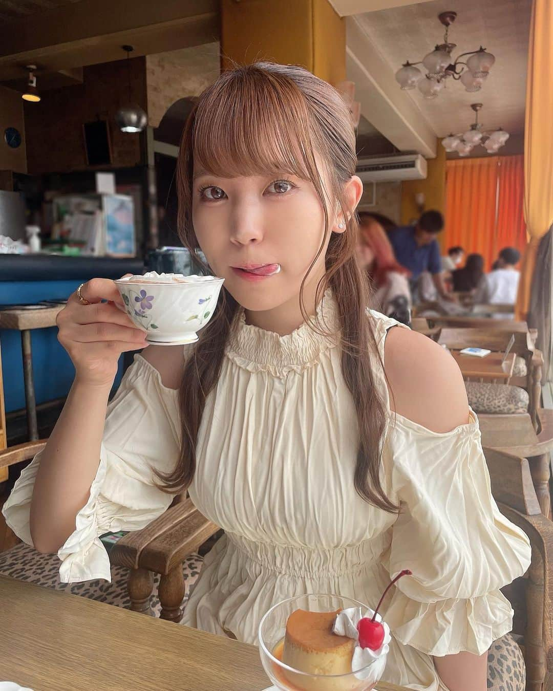 坂東遥さんのインスタグラム写真 - (坂東遥Instagram)「⌛️🕊️☕️  レトロな喫茶店落ち着く〜  何枚目が好き？  #熱海」6月22日 21時25分 - b.haruka1103