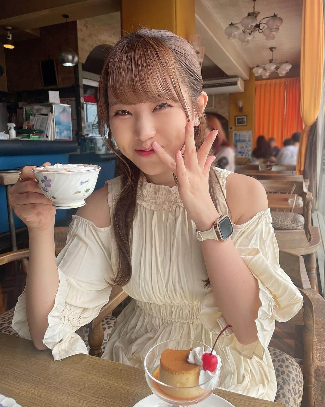 坂東遥さんのインスタグラム写真 - (坂東遥Instagram)「⌛️🕊️☕️  レトロな喫茶店落ち着く〜  何枚目が好き？  #熱海」6月22日 21時25分 - b.haruka1103