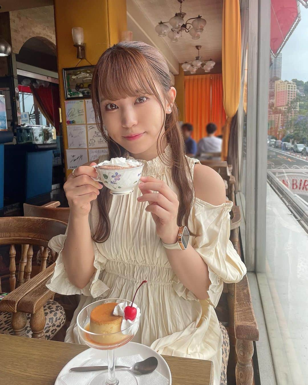 坂東遥さんのインスタグラム写真 - (坂東遥Instagram)「⌛️🕊️☕️  レトロな喫茶店落ち着く〜  何枚目が好き？  #熱海」6月22日 21時25分 - b.haruka1103