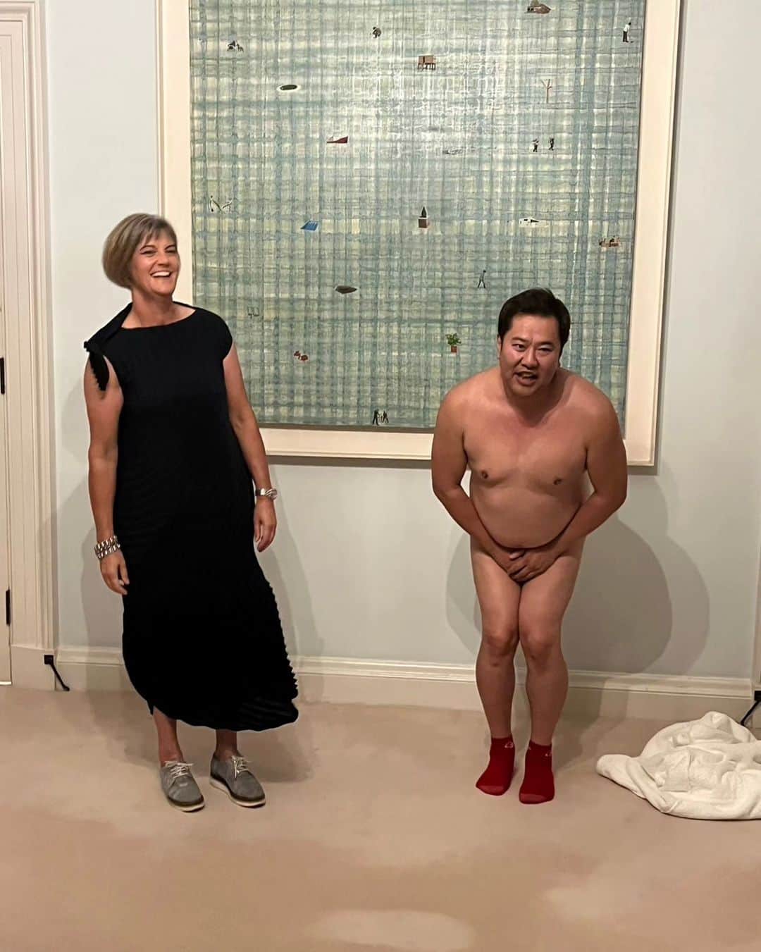 とにかく明るい安村さんのインスタグラム写真 - (とにかく明るい安村Instagram)「駐日英国大使館で執り行われた、チャールズ3世国王陛下の誕生及び戴冠式祝賀会に招待していただきました！  英国大使館で裸になるなんて信じられない！ アンビリーバボー！ 最高でした！ おめでとうございます！！！  #英国大使館 #吉本自宅劇場」6月22日 21時25分 - tonikaku.a.yasumura