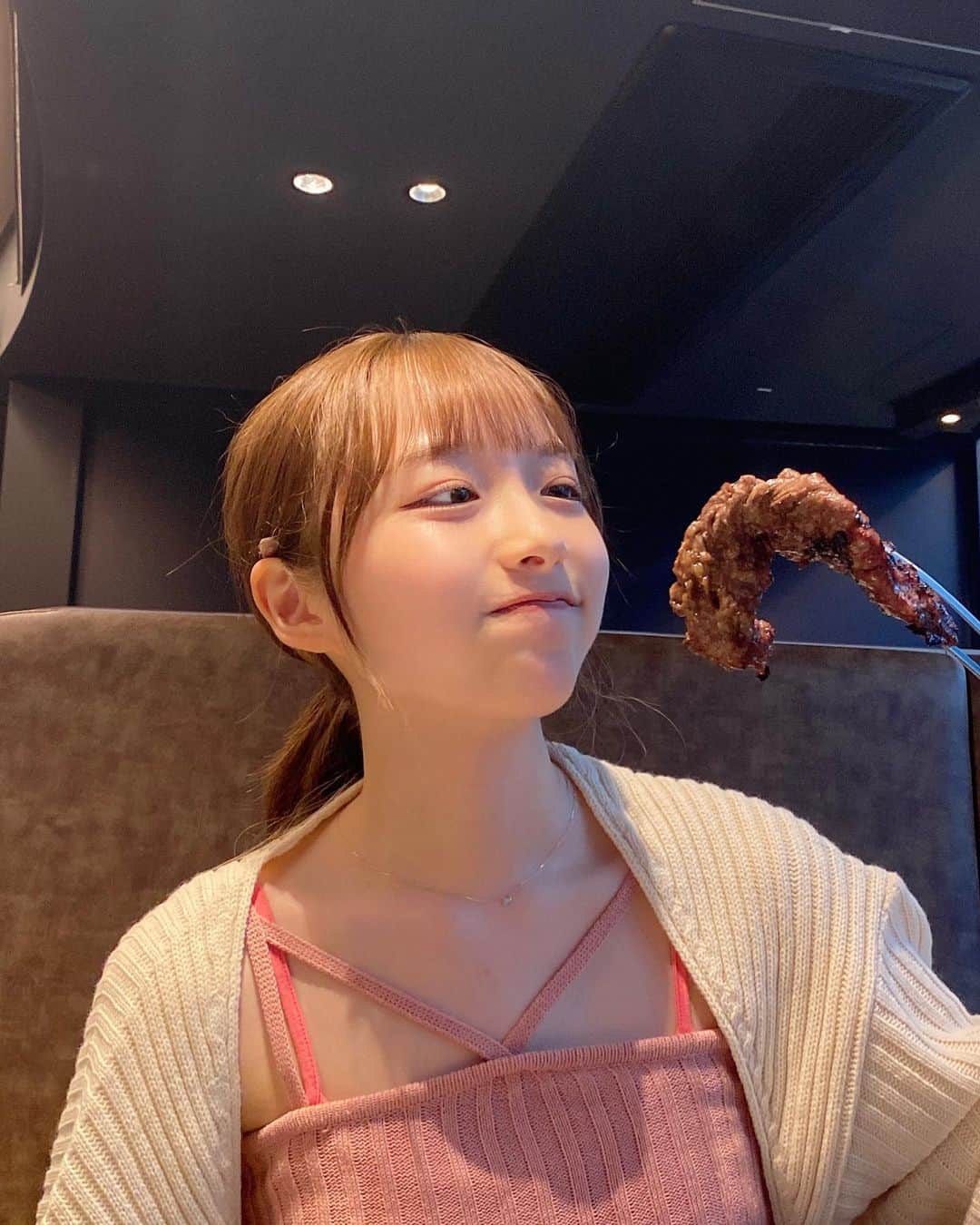 内田珠鈴のインスタグラム：「お肉与えてくれたら喜びます」