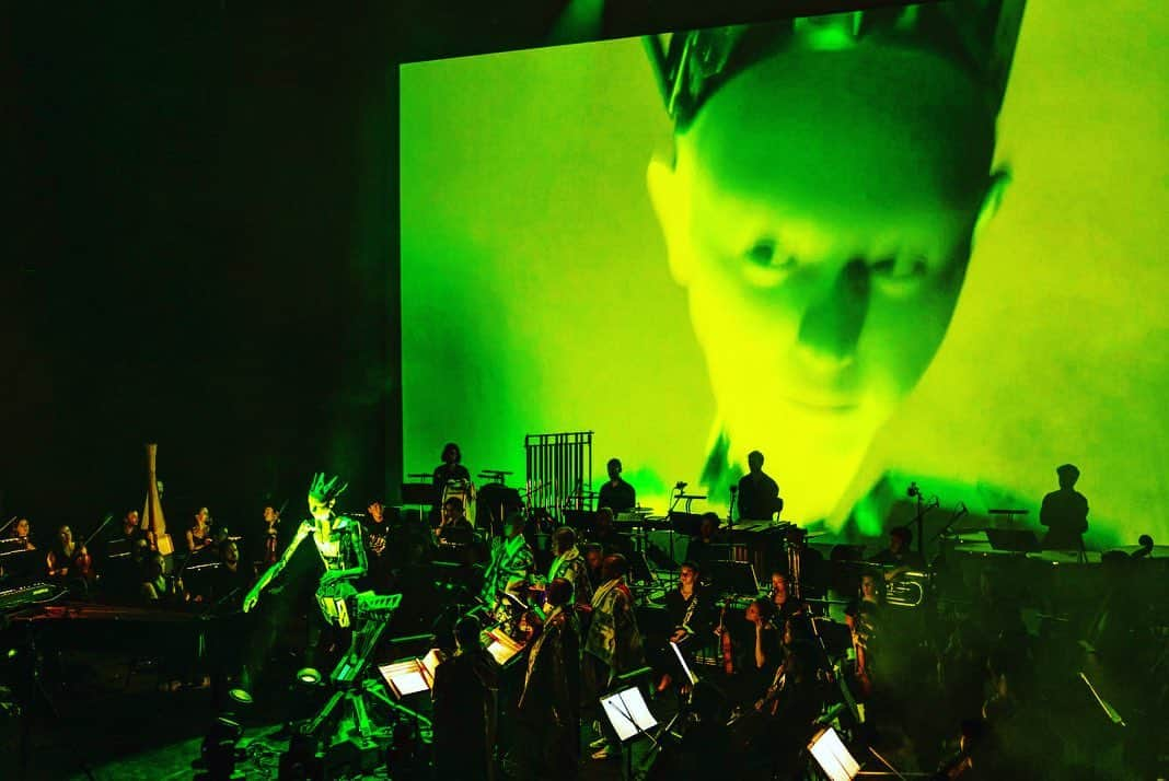 渋谷慶一郎さんのインスタグラム写真 - (渋谷慶一郎Instagram)「Last night was the opening night of my android opera "MIRROR" at Theatre du Chatelet. Thank you to everyone who came and to the performers and staff. I am looking forward to seeing it get better and better from here. The process of realization was so hard that I actually don't feel like the first performance is over yet. I think both humans and androids will evolve even further today and tomorrow, so please look forward to it.  昨夜、Theatre du Chatelet で私のアンドロイドオペラ「MIRROR 」の初日を迎えることが出来ました。来てくれた皆様、出演者、スタッフありがとう。ここからどんどん良くなりそうで楽しみ。実現のプロセスが大変過ぎたから実はまだ初演が終わった実感がない。今日と明日、人間もアンドロイドもさらに進化しますように😏  Photos @thomasamouroux」6月22日 22時04分 - keiichiroshibuy