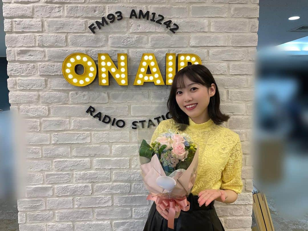 北川悠理のインスタグラム：「#📻 #🤍 #💐  #乃木坂46のオールナイトニッポン  とってもありがとうございました😊  #久保史緒里 ちゃんと、 とっても楽しかったです🥳  この後は23:05から SCHOOL OF LOCK!内 乃木坂LOCKS! 📻✨  乃木坂配信中で新しい動画もアップされますよ~🤍  その他いろいろ、 詳しくはブログをご覧ください🥰  🫧  #yurigram #ユリグラム #yuricloset #ユリクロ #ootd   #オールナイトニッポン  ~~~~~ #乃木坂4期生 の #北川悠理 （#kitagawayuri ）です！🌵🌼 #乃木坂46 #nogizaka46」