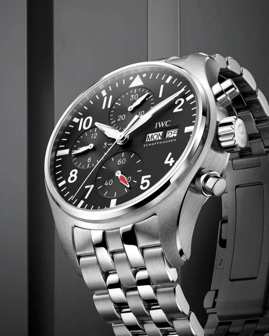 IWCのインスタグラム：「The stainless steel used for our Pilot's Watch Chronograph 41 is lightweight and tough. Together with its matte black dial, you have a timepiece that is equal parts ergonomic and robust.  #IWCpilot | #TheReference   🔗Link in Bio  (Ref. IW388113)」