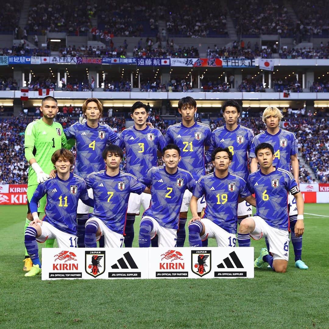 古橋亨梧のインスタグラム：「シーズン終了🇯🇵 1年間応援ありがとうございました🍄🍀  Honoured and thankful 🙇🏻  📸: @japanfootballassociation」