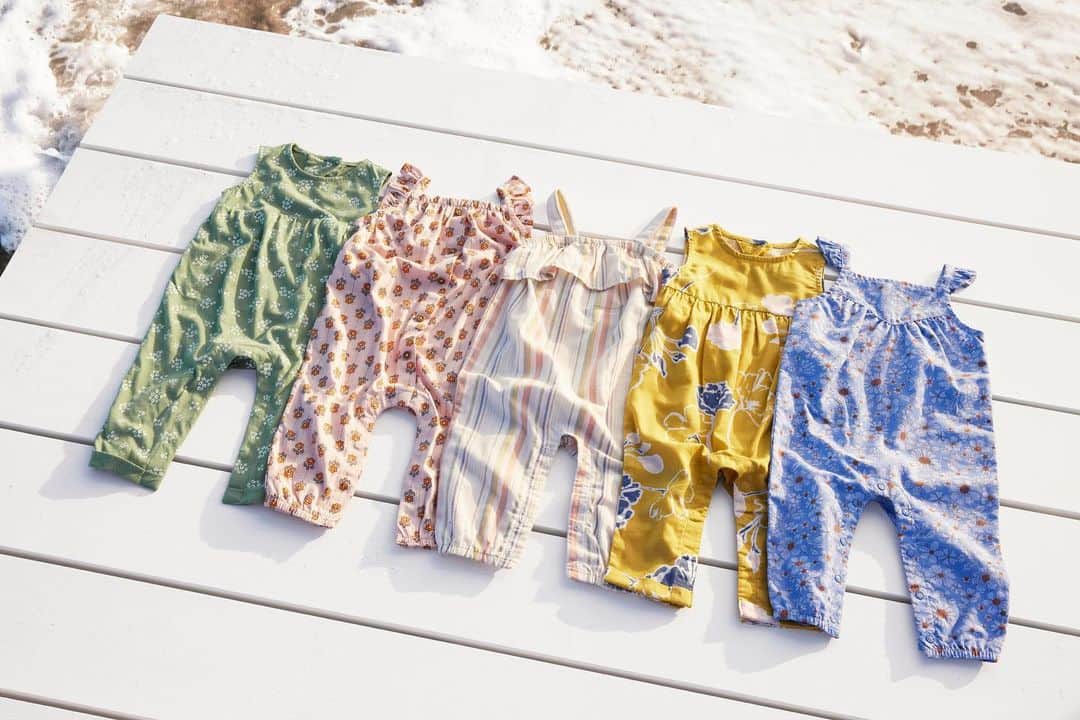 のインスタグラム：「A rainbow of must-haves to celebrate, it’s officially summer ❤️🧡💛💚💙💜」