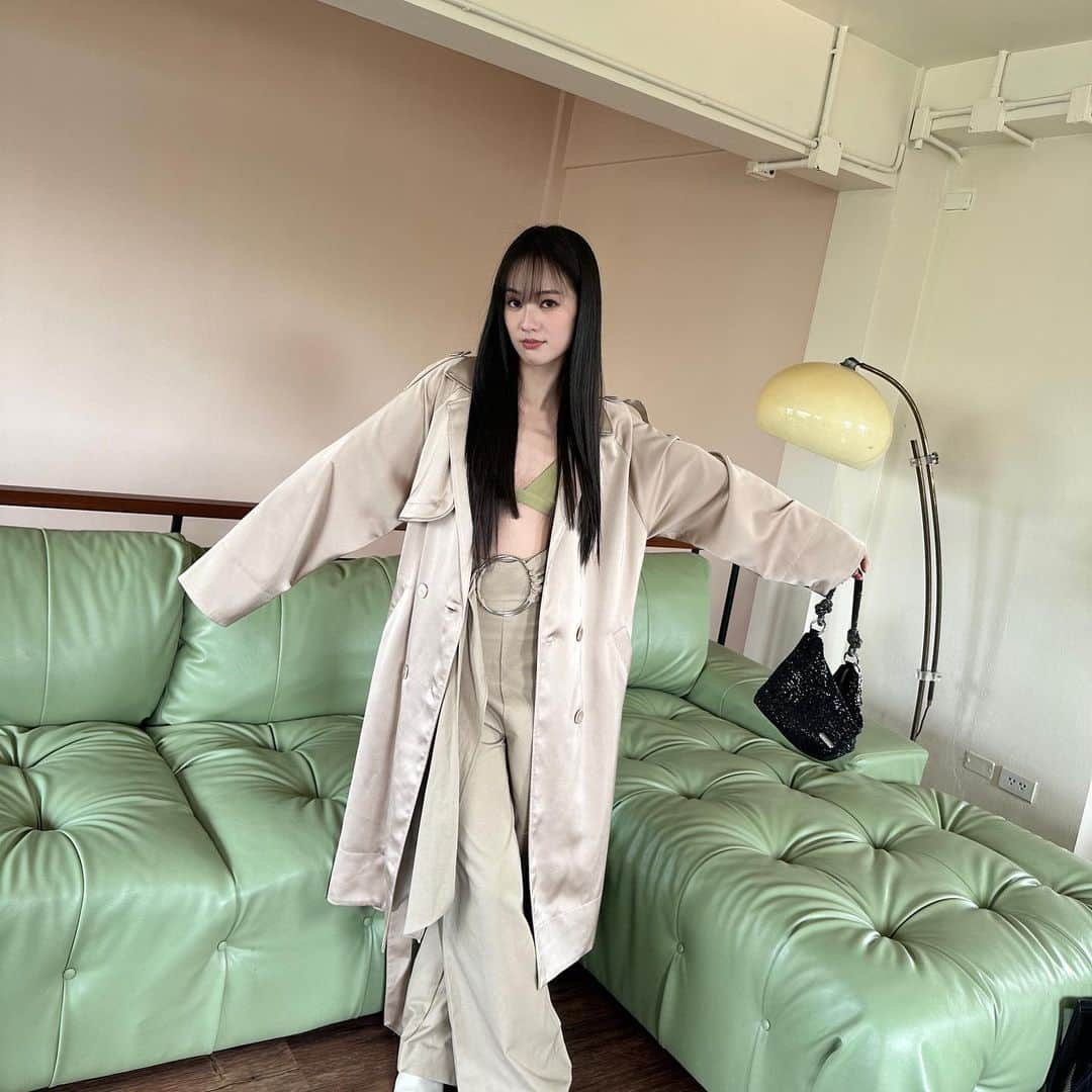 PIMTHAのインスタグラム：「Dark hair era 👩🏻🥑」