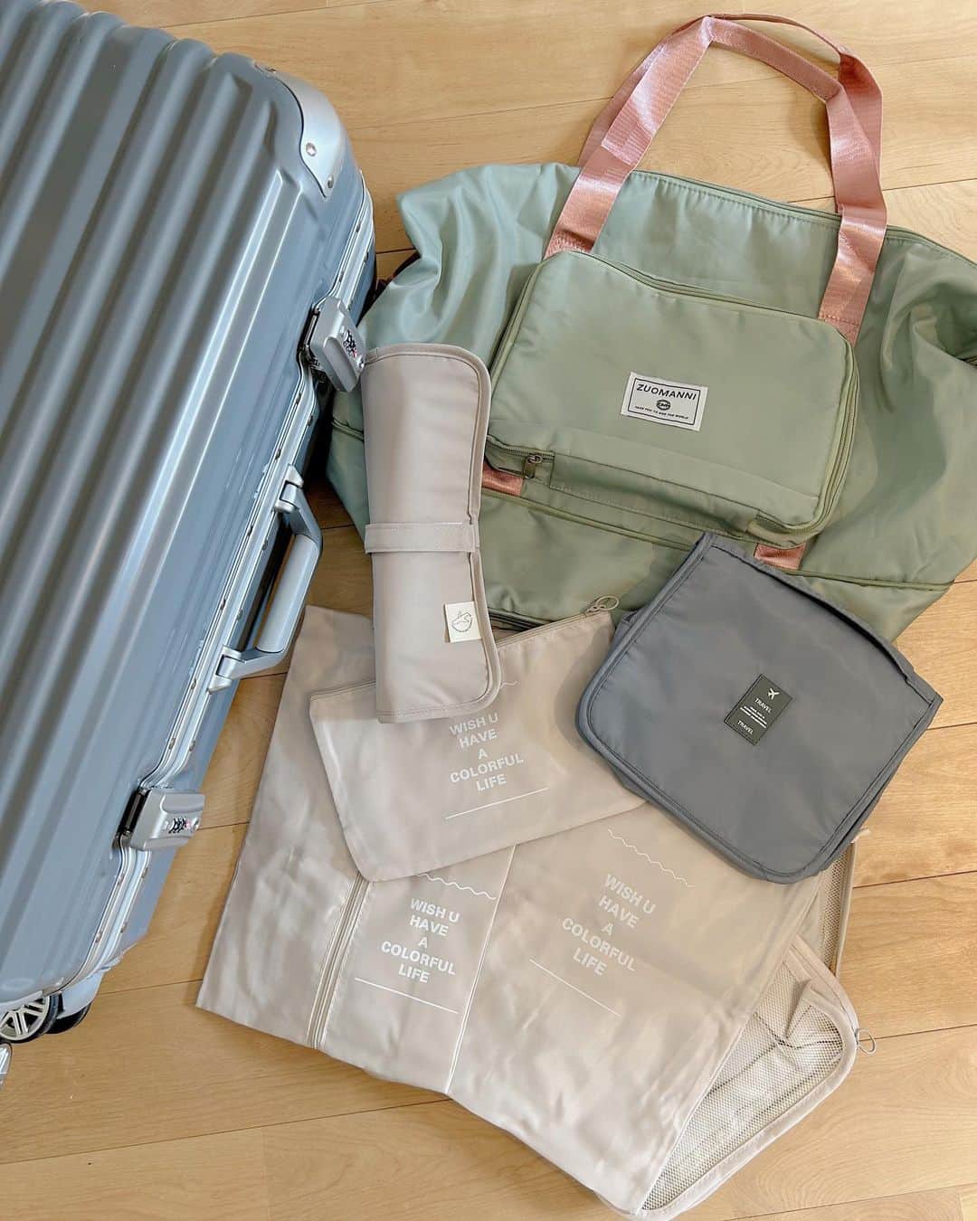 makoのインスタグラム：「♡  スーツケースも新しいのげっと、 ブルーグレーっぽい色が可愛い🐋  あと3COINSとかSHEINで便利なものを色々ぽちぽち🙌🏻 2枚目に値段書いてあるけど安過ぎん？w  やっと準備も終わり見えてきた〜😮‍💨  #3COINS #旅行準備 #旅行グッズ #3coins購入品 #プチプラ #shein購入品 #スーツケース #キャリーケース #スリコ #旅行」