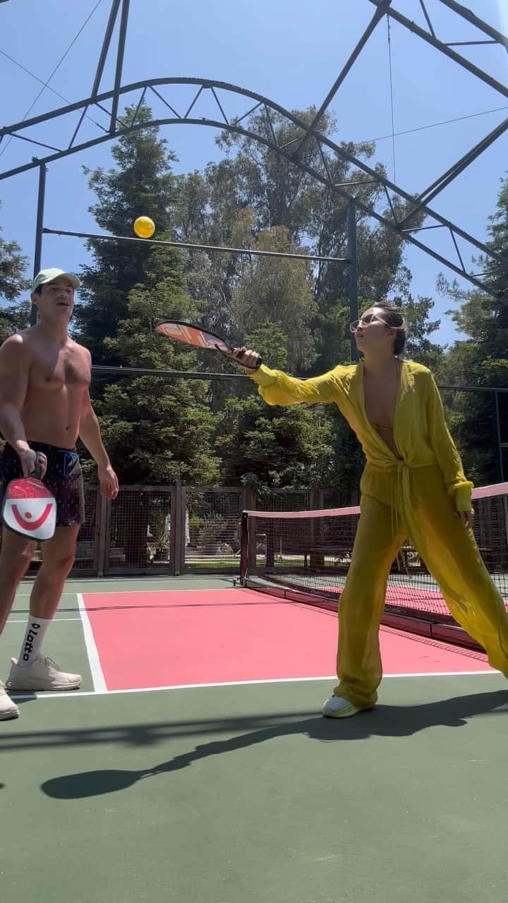 アシュレイ・パークのインスタグラム：「pickleball w/bestie went great 🏓 🫣」