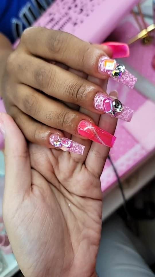 Max Estradaのインスタグラム：「Enailcouture.com new 123go bubble gum gel,  solid glue gel♡ vegan and Hypoallergenic.  Made in America 🇺🇸The moment so many have been waiting for is finally here! Enailcouture.com 123go maximum square is the longest flat boxy square pre made full coverage gel nail in the game. We also dropped xs sculpture square and magical ice hologram stickers☆Enailcouture.com 123go 5XL Coffin nails are the longest full coverage pre made gel nails in the world. They are EVERYTHING, made in America.Enailcouture.com new product drop ♡!~ 123go diy gel and our new charm nail stickers 😍Enailcouture.com made in American ♡!~Enailcouture.com 123go pre made gel nails are the game changer !~ perfect nails every time with no smells or dust!~ long lasting and easy removal , made in America! Enailcouture.com  #ネイル #nailpolish #nailswag #nailaddict #nailfashion #nailartheaven #nails2inspire #nailsofinstagram #instanails #naillife #nailporn #gelnails #gelpolish #stilettonails #nailaddict #nail #💅🏻 #nailtech#nailsonfleek #nailartwow #네일아트 #nails #nailart #notd #makeup #젤네일  #glamnails #nailcolor  #nailsalon #nailsdid #nailsoftheday Enailcouture.comEnailcouture.com macie neon ink design https://www.instagram.com/tv/CpELQ0KPAFr/?igshid=MWMzM2Q4ZmE=」