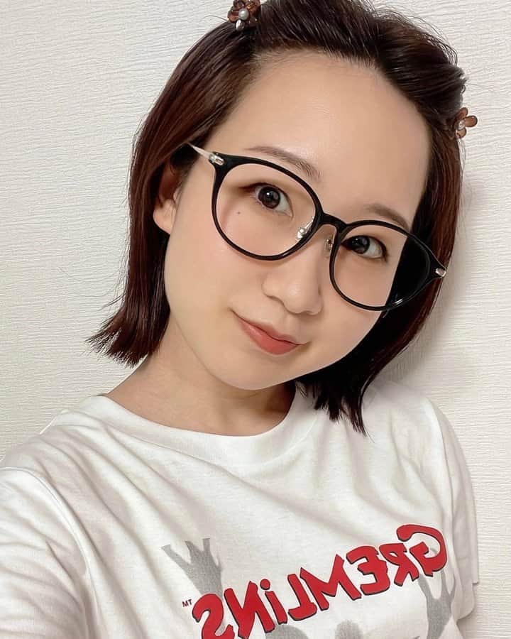 Zoff Officialのインスタグラム：「【Zoff STAFF COLLECTION】 Zoff全店で女性に人気のフレームを、店舗スタッフの着用コーデと一緒にご紹介！  ■ Zoff店舗スタッフ　くら 👓女性人気NO.1フレーム　ZC231005_14E1　￥8,800  ■ Zoff店舗スタッフ　mei 👓女性人気NO.2　ZJ71017_C-1A　￥11,100  ■ Zoff店舗スタッフ　mai 👓女性人気NO.3フレーム　ZO182021_43E1　￥8,800  ※すべて税込みの金額  その他の着用コーデは各フレームの商品詳細ページにてご覧いただけます。  #zoff #ゾフ #メガネ #メガネ女子 ＃伊達メガネ #zoffスタッフポスト#メガネ コーデ ＃メガネ初心者 #ボストン #クラウンパント�#glasses #eyewear #eyewearstyle #eyewearfashion�#eyewearbrand�#eyewearcollection #eyewearlovers #eyewearph #fashionglasses�#mynewglasses�#wearglasses #rimglasses #frameglasses #lifewithglasses #newglassesday #iloveglasses」